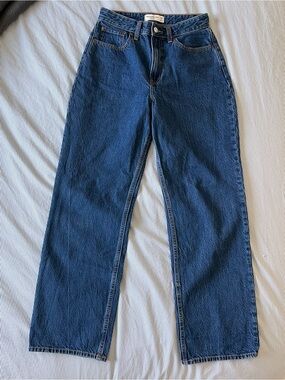 Abercrombie & Fitch The Loose Curve Love High Rise
Jeans Size 26 Short